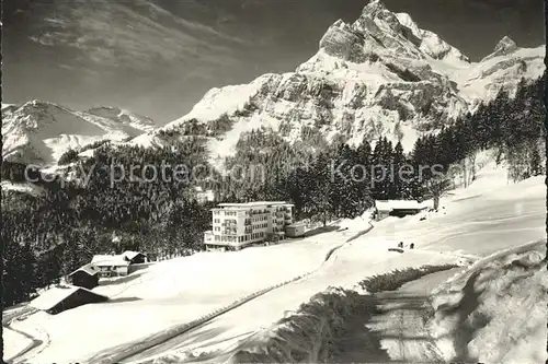 Braunwald GL Hotel Niederschlacht mit Ortstock Glarner Alpen Winterimpressionen Kat. Braunwald
