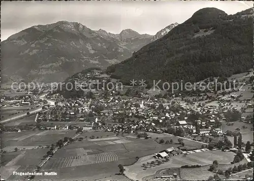 Mollis Gesamtansicht mit Alpenpanorama Fliegeraufnahme Kat. Mollis