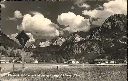 Ehrwald Tirol Teilansicht Ehrwald Wegkreuz Mieminger Gebirge / Ehrwald /