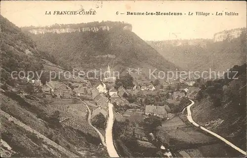 Baume-les-Messieurs Panorama du Village et des Vallees / Baume-les-Messieurs /Arrond. de Lons-le-Saunier