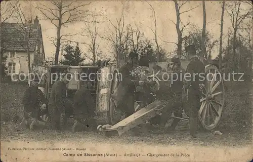 Sissonne Aisne Camp de Sissonne Artillerie Chargement de la Piece Canon / Sissonne /Arrond. de Laon