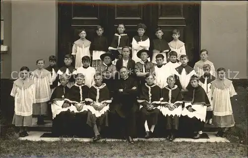 Dornach Elsass Gruppenfoto mit Ministranten / Mulhouse /Arrond. de Mulhouse