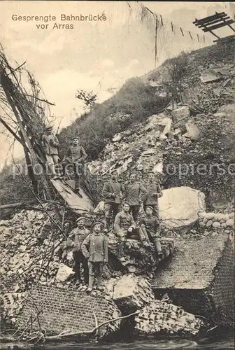 Arras Pas-de-Calais Gesprengte Bahnbruecke Soldaten / Arras /Arrond. d Arras