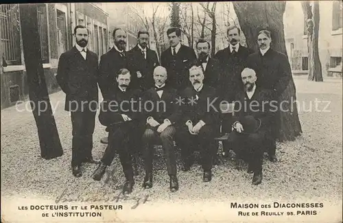 Paris Maison des Diaconesses Les Docteurs et le Pasteur Gruppenbild / Paris /Arrond. de Paris