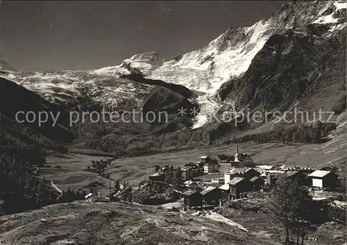 Saas Fee Gesamtansicht mit Feegletscher Alphubel Taeschhorn Walliser Alpen Kat. Saas Fee