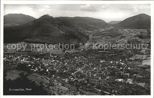 Annweiler Trifels Fliegeraufnahme / Annweiler am Trifels /Suedliche Weinstrasse LKR