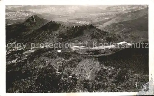 Annweiler Trifels Burg Dreifaltigkeit Fliegeraufnahme / Annweiler am Trifels /Suedliche Weinstrasse LKR