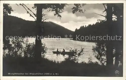 Altglashuetten Windgfaellweiher Bootspartie Kat. Feldberg (Schwarzwald)