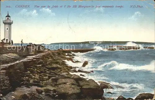 Cannes Alpes Maritimes Vue sur la Jetee et Ile Sainte Marguerite Phare Kat. Cannes