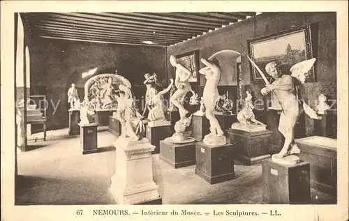 Nemours Seine et Marne Interieur du Musee Sculptures Kat. Nemours