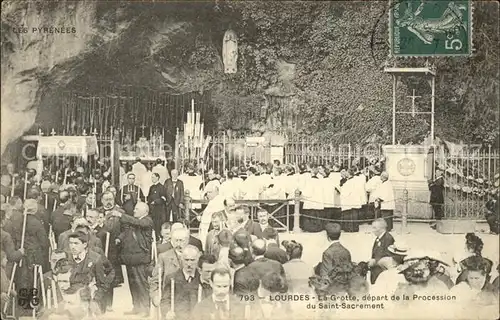 Lourdes Hautes Pyrenees Grotte Procession du Saint Sacrement Stempel auf AK Kat. Lourdes