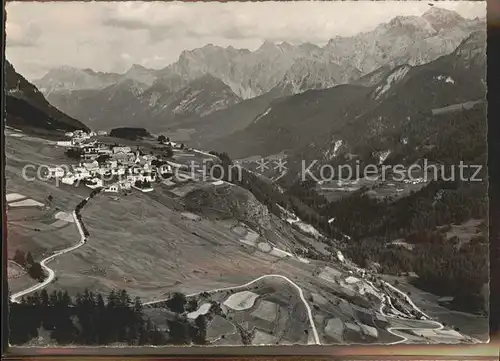 Guarda Inn Gesamtansicht mit Alpenpanorama Engadin Kat. Guarda