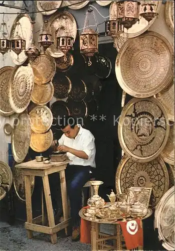 Tunis Artisan du cuivre dans les Souks Kat. Tunis