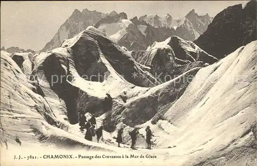 Chamonix Passage des Crevasses a la Mer de Glace Eismeer Gletscher Bergsteiger Kat. Chamonix Mont Blanc