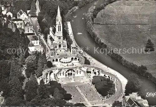 Lourdes Hautes Pyrenees Vue aerienne sur la Basilique et le Gave Kat. Lourdes