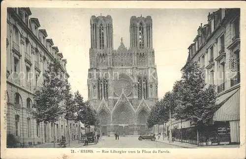 Reims Champagne Ardenne Rue Libergier vers la Place du Parvis Cathedrale Kat. Reims