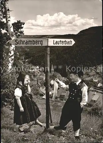 Lauterbach Schwarzwald Kinder am Wegweiser Schramberg Lauterbach Kat. Lauterbach