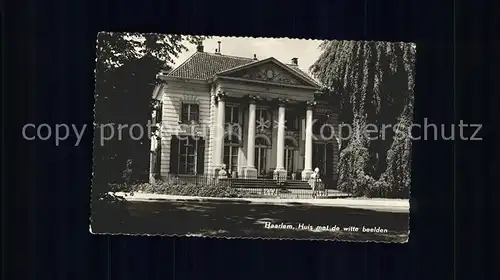 Haarlem Huis met de witte beelden Kat. Haarlem