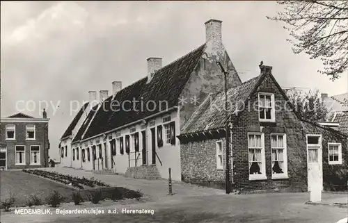 Medemblik Bejaardenhuisjes a.d. Herensteeg Kat. Medemblik