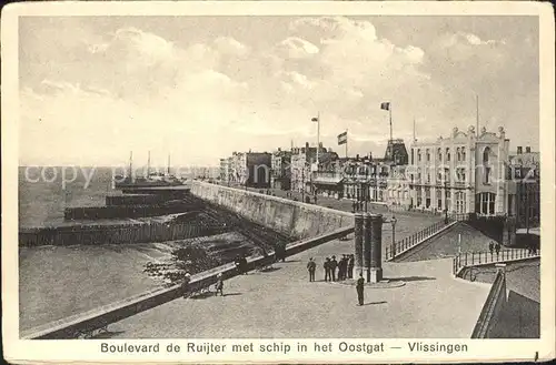 Vlissingen Boulevard de Ruijter met schip in het Oostgat Kat. Vlissingen