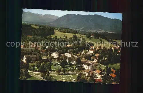 Bad Toelz Kuranlagen Jordanquellen Blomberg und Benediktinerwand Fliegeraufnahme Kat. Bad Toelz