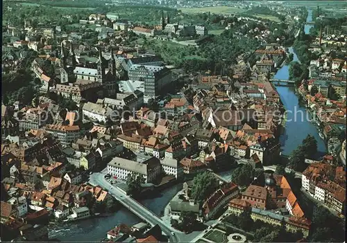 Bamberg mit Regnitz Altes Rathaus Kaiserdom und Kloster Michaelsberg Fliegeraufnahme Kat. Bamberg