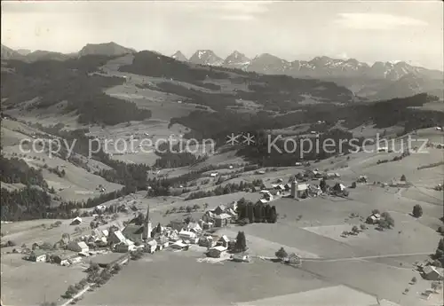 Hemberg SG mit Churfirsten Fliegeraufnahme / Hemberg /Bz. Toggenburg