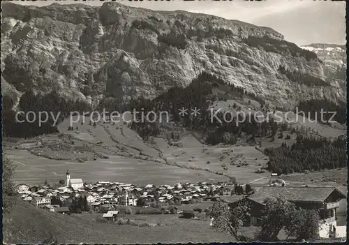 Flims Dorf mit Flimserstein Kat. Flims Dorf