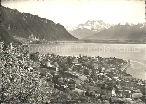 Montreux VD Vue generale Lac Leman et les Dents du Midi / Montreux /Bz. Vevey