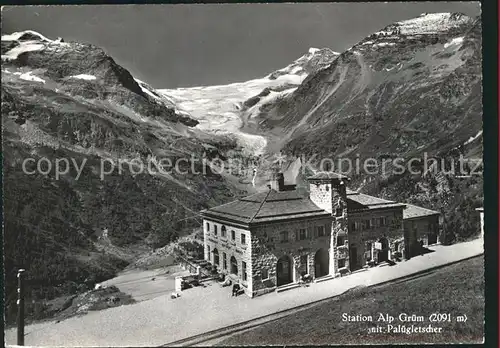 Alp Gruem Bahnstation Restaurant mit Paluegletscher Berninagruppe Kat. Alp Gruem