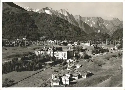 Maloja GR Gesamtansicht mit Piz Salacina Alpenpanorama / Maloja Graubuenden /Bz. Maloja