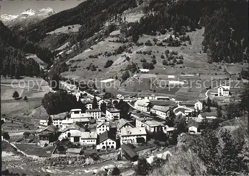 Susch Gesamtansicht Blick gegen Flueela Pass Kat. Susch