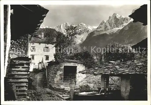 Soglio Dorfpartie Brunnen Kat. Soglio