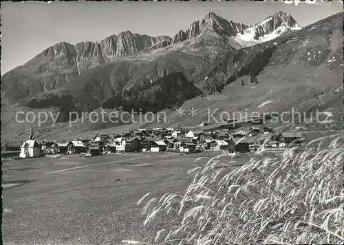 Sedrun Gesamtansicht mit Piz Ner im Sommer Glarner Alpen Kat. Sedrun