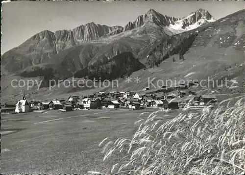 Sedrun Gesamtansicht mit Piz Ner im Sommer Glarner Alpen Kat. Sedrun