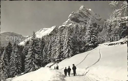 Braunwald GL mit Ortstock Kinder mit Schlitten Kat. Braunwald