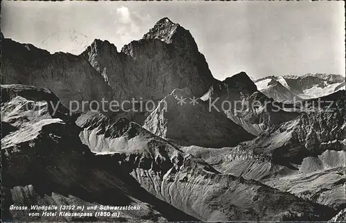 Klausenpass Grosse Windgaelle Schwarzstoeckli vom Hotel Klausenpass Kat. Klausen