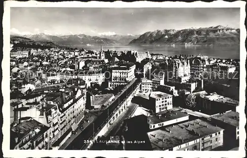 Lausanne VD mit Genfersee und Alpen / Lausanne /Bz. Lausanne City