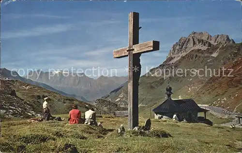 Klausenpass Passhoehe Kreuz und Kirche Kat. Klausen