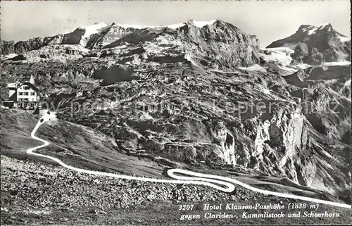 Klausenpass Hotel Klausenpasshoehe mit Clariden Kammlistock und Scheerhorn Kat. Klausen