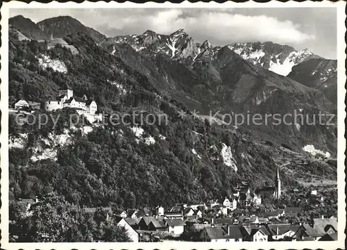 Vaduz Gesamtansicht mit Schloss und Alpen Kat. Vaduz