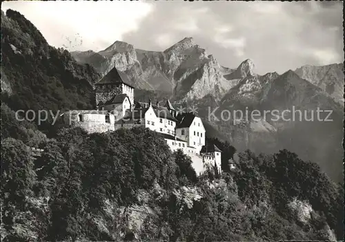 Vaduz Schloss mit Falknis Raetikon Kat. Vaduz