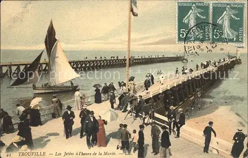 Trouville sur Mer Les Jetees a l heure de la Maree Bateau Stempel auf AK Kat. Trouville sur Mer