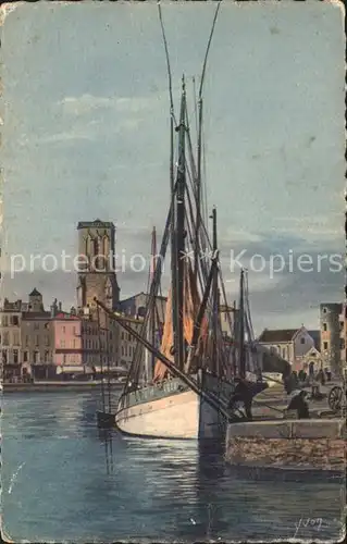 La Rochelle Charente Maritime Port et Eglise Saint Sauveur Bateau de Peche Kat. La Rochelle