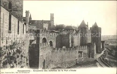 Carcassonne La Cite Ensemble des defenses Port d Aude Festungsanlage Kat. Carcassonne