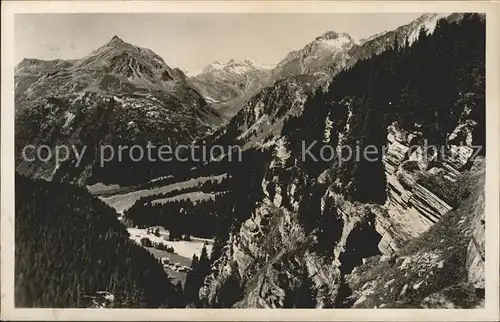 Maloja GR mit Blick ins Bergell / Maloja Graubuenden /Bz. Maloja