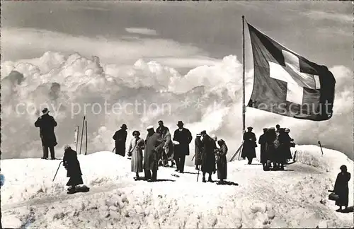 Jungfraujoch Platerau Schweizer Fahne Menschen Kat. Jungfrau