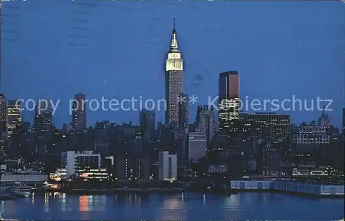 New York City Empire State Building Skyline at Night / New York /