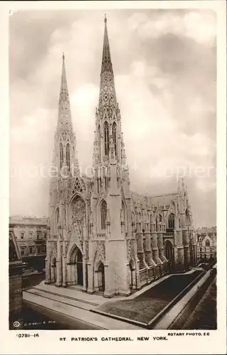 New York City St. Patricks Cathedral / New York /