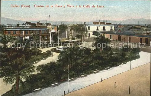 Callao Peru Centro de la Plaza y Vista a la Calle de Lima / Callao /